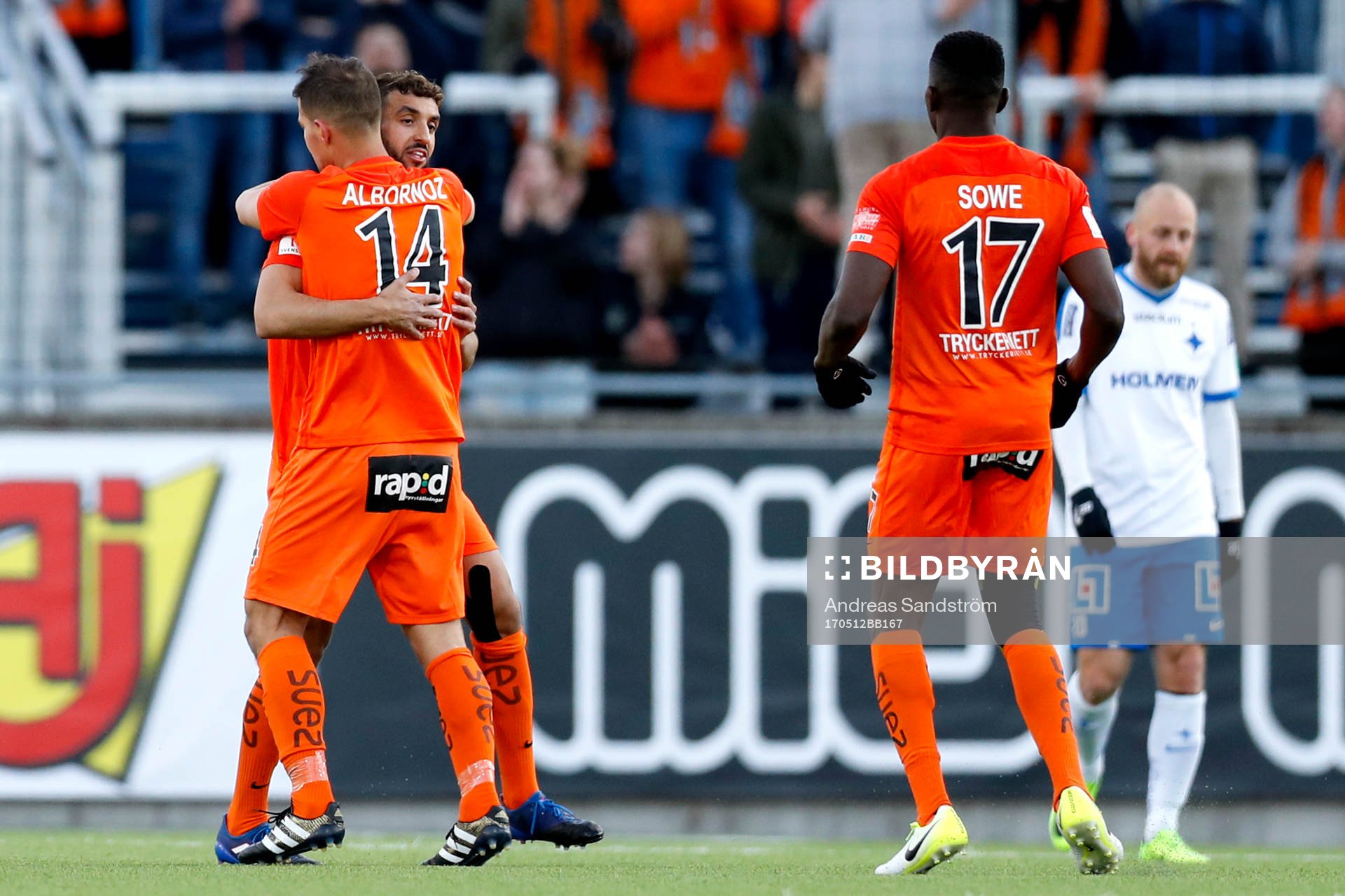 AFC Eskilstunas Omar Eddahri jublar med lagkamrater