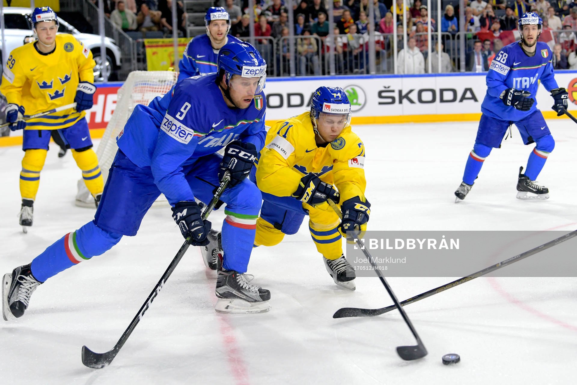 Italiens Armin Hofer och Sveriges William Karlsson