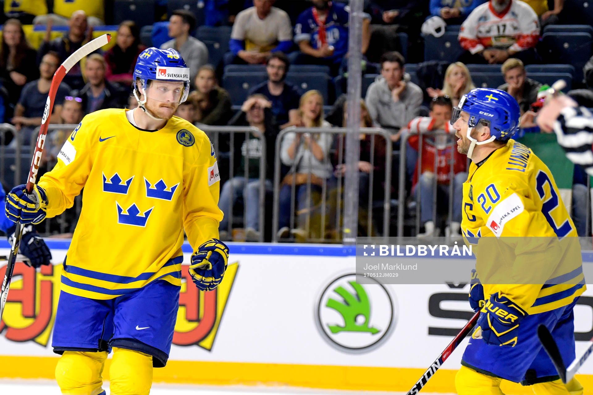 Sveriges Carl Klingberg och Joel Lundqvist jublar