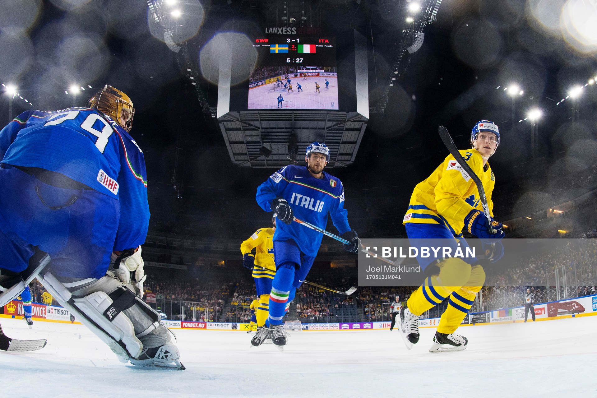 Italiens målvakt Frederic Cloutier och Daniel Frank och