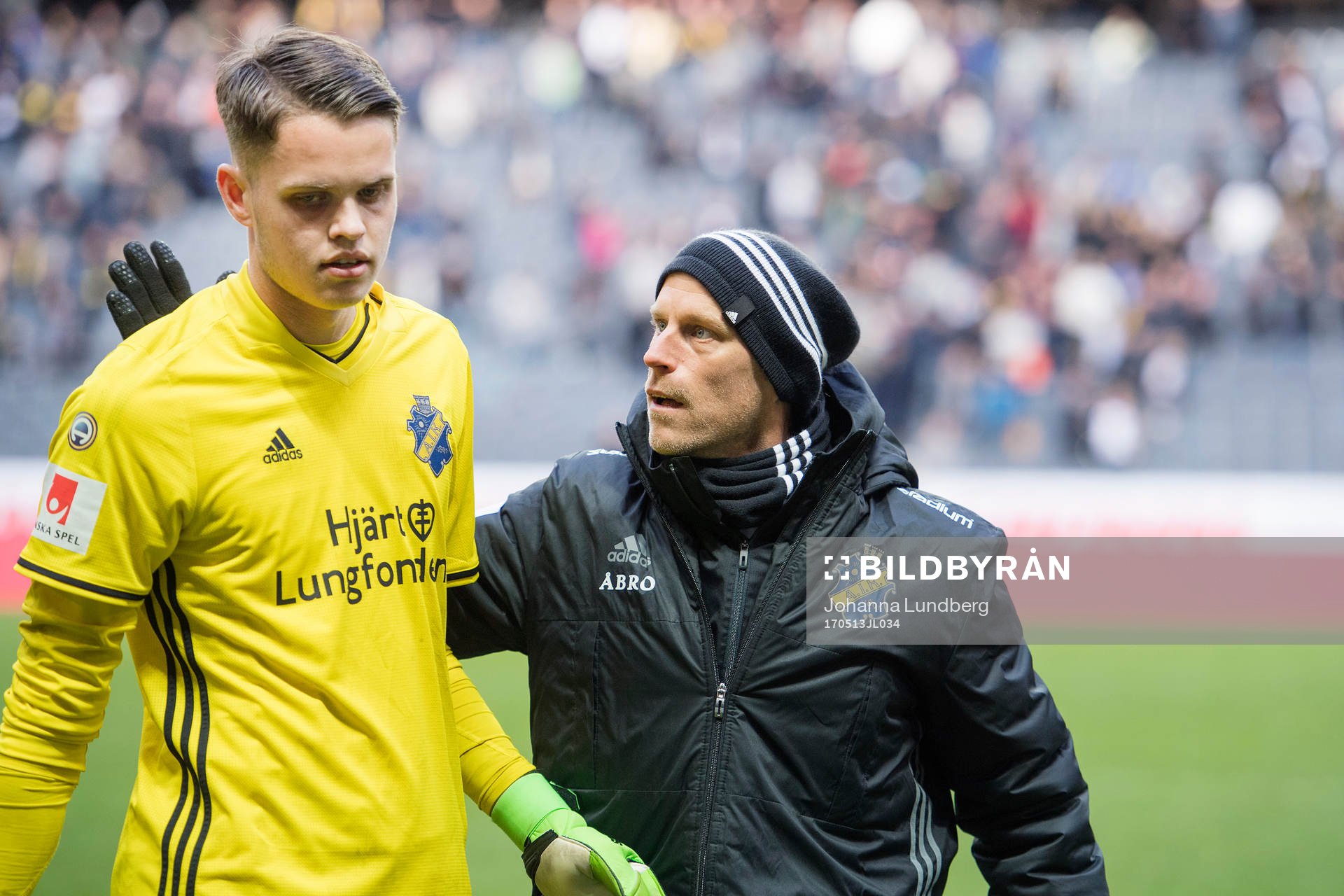 s målvakt Oscar Linnér deppar med målvaktstränare