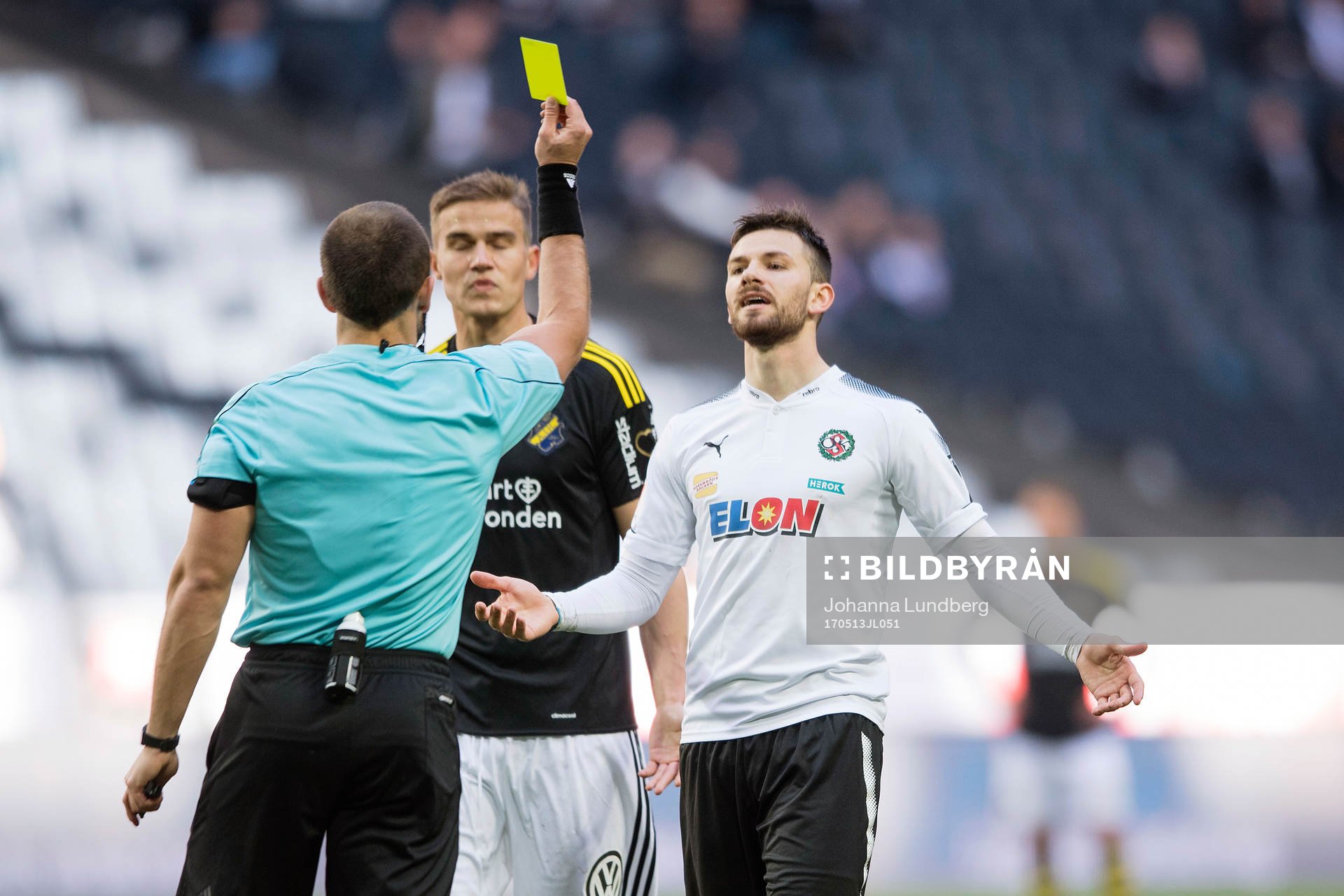 s Eero Markkanen tilldelas varsitt gult kort