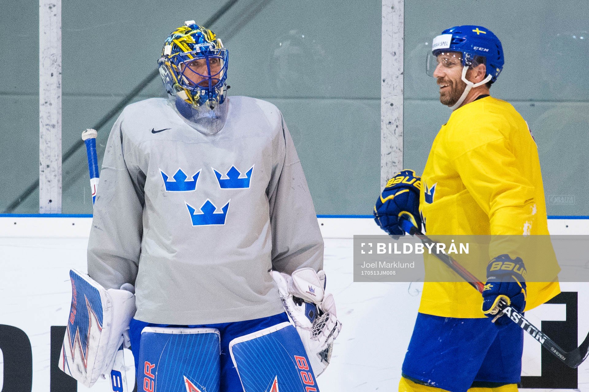 Målvakten Henrik Lundqvist och Joel Lundqvist på Sveriges