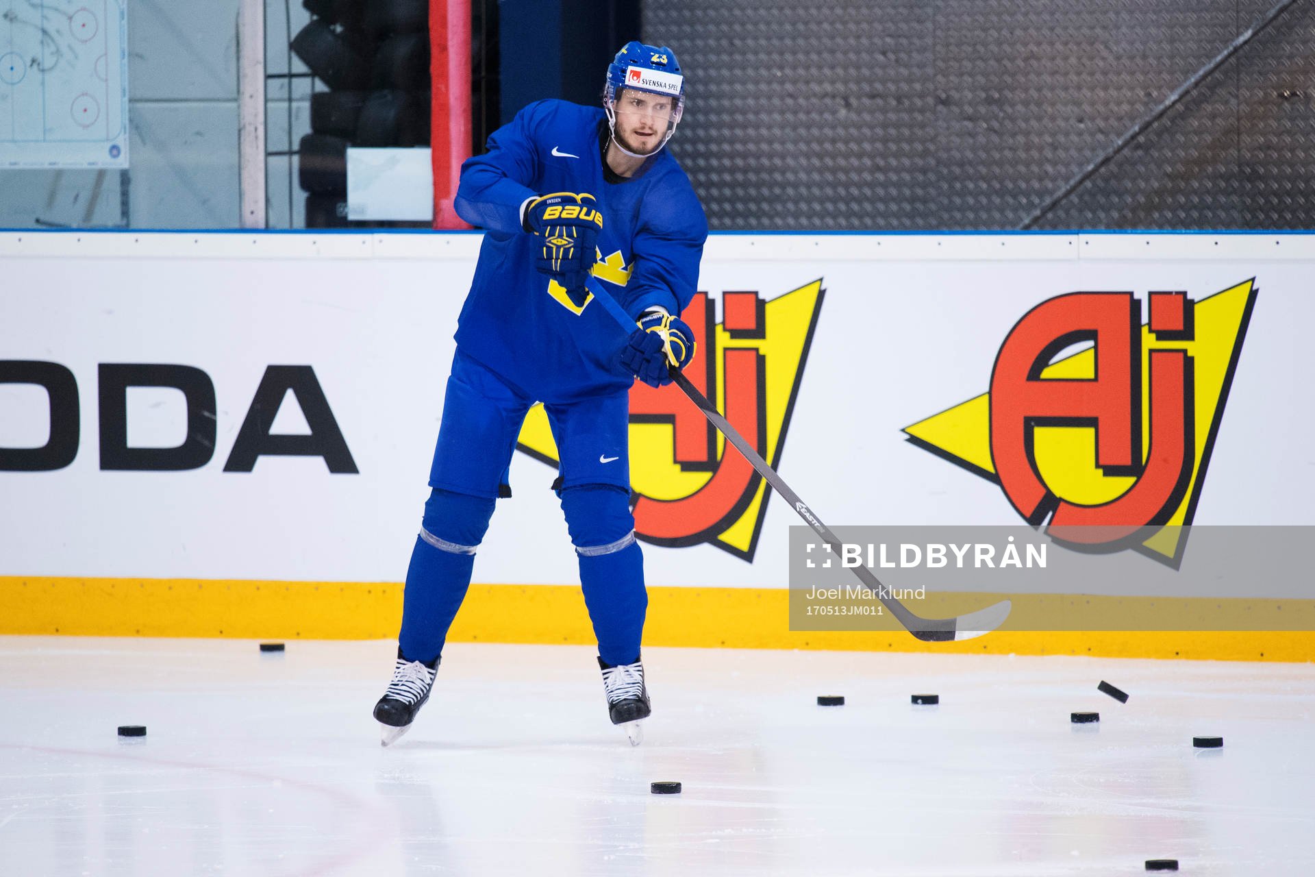 Oliver Ekman Larsson på Sveriges ishockeylandslags träning