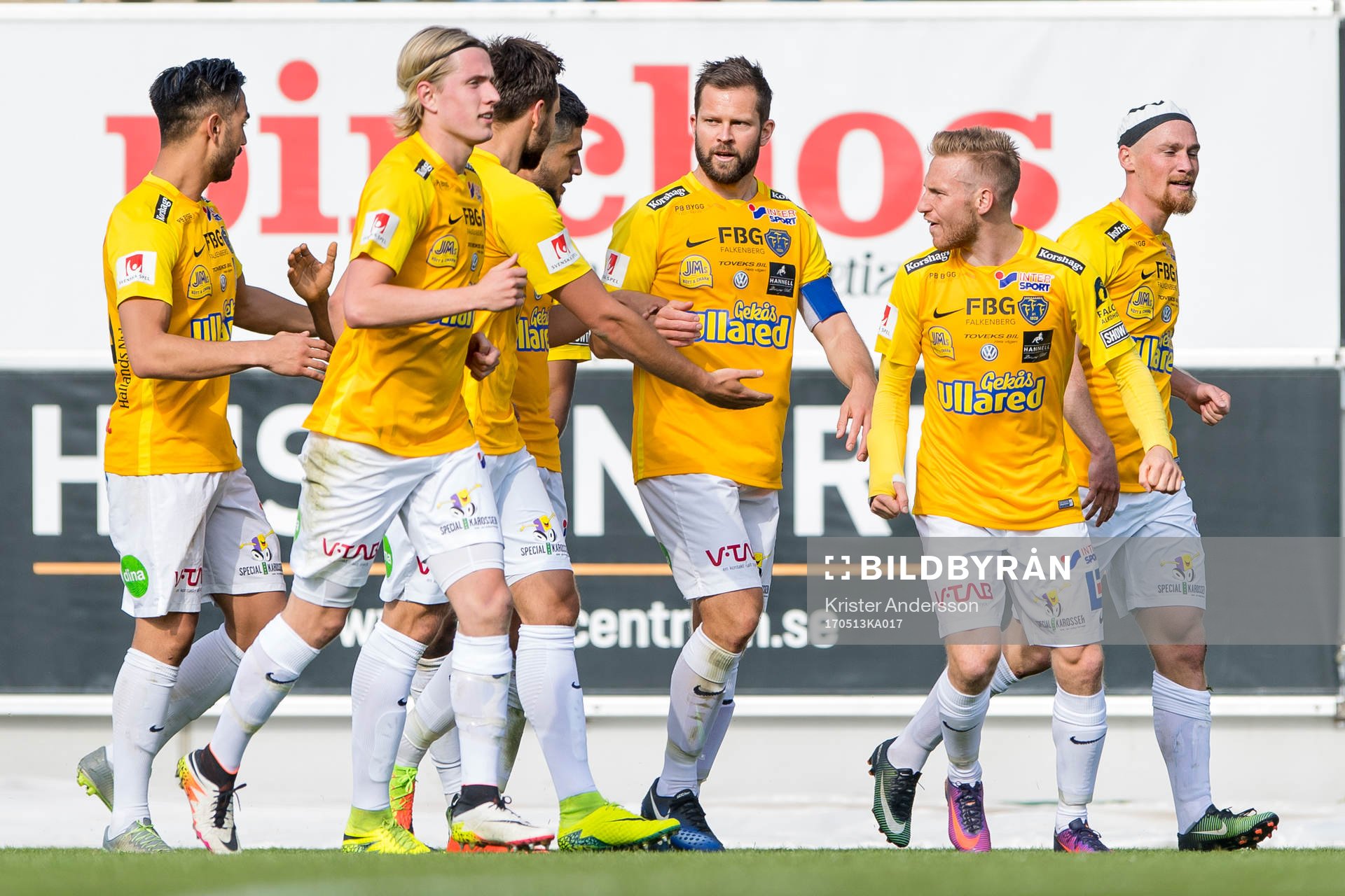 Falkenbergs David Svensson har gjort 1-0 och jublar