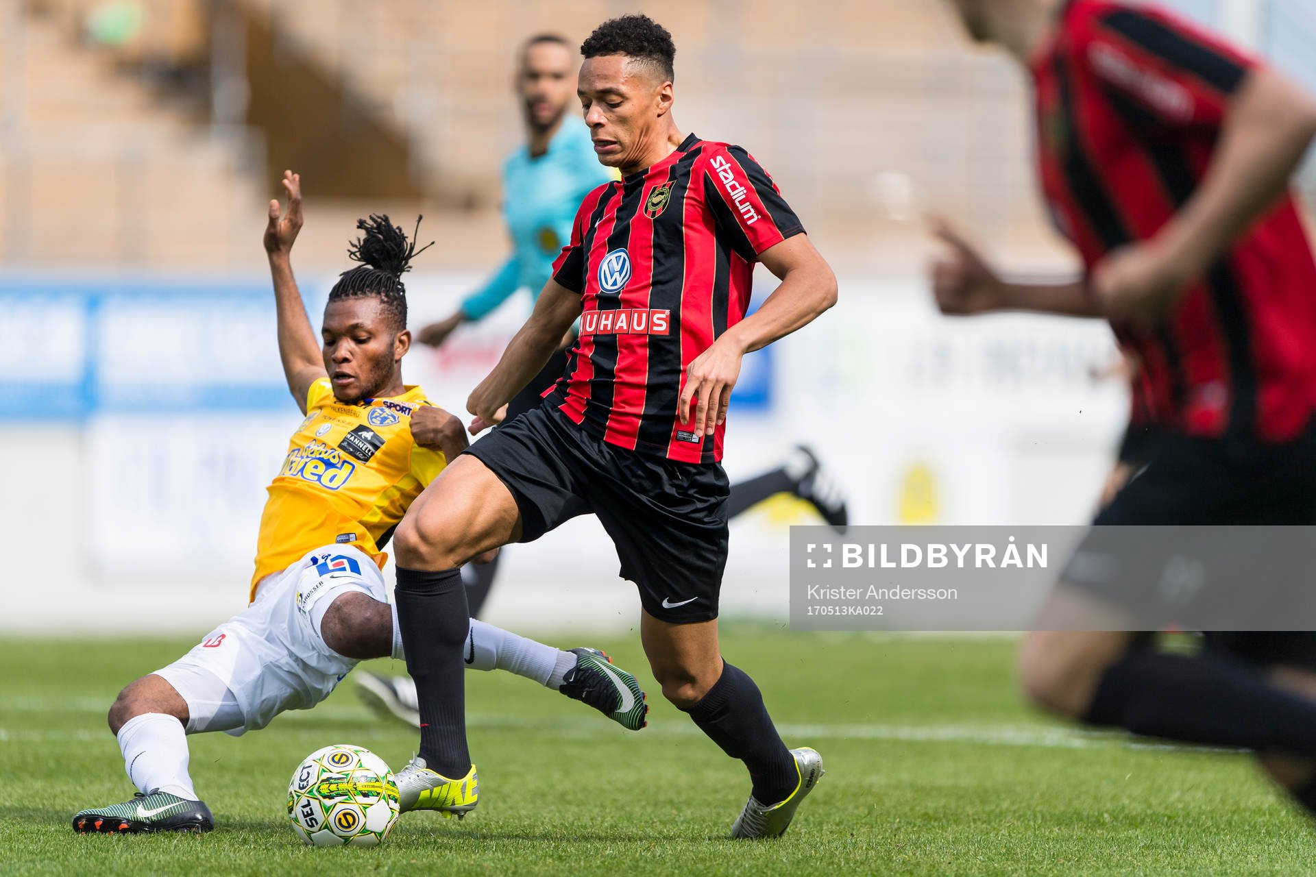Falkenbergs Enock Kwakwa och Brommapojkarnas Kevin Kabran