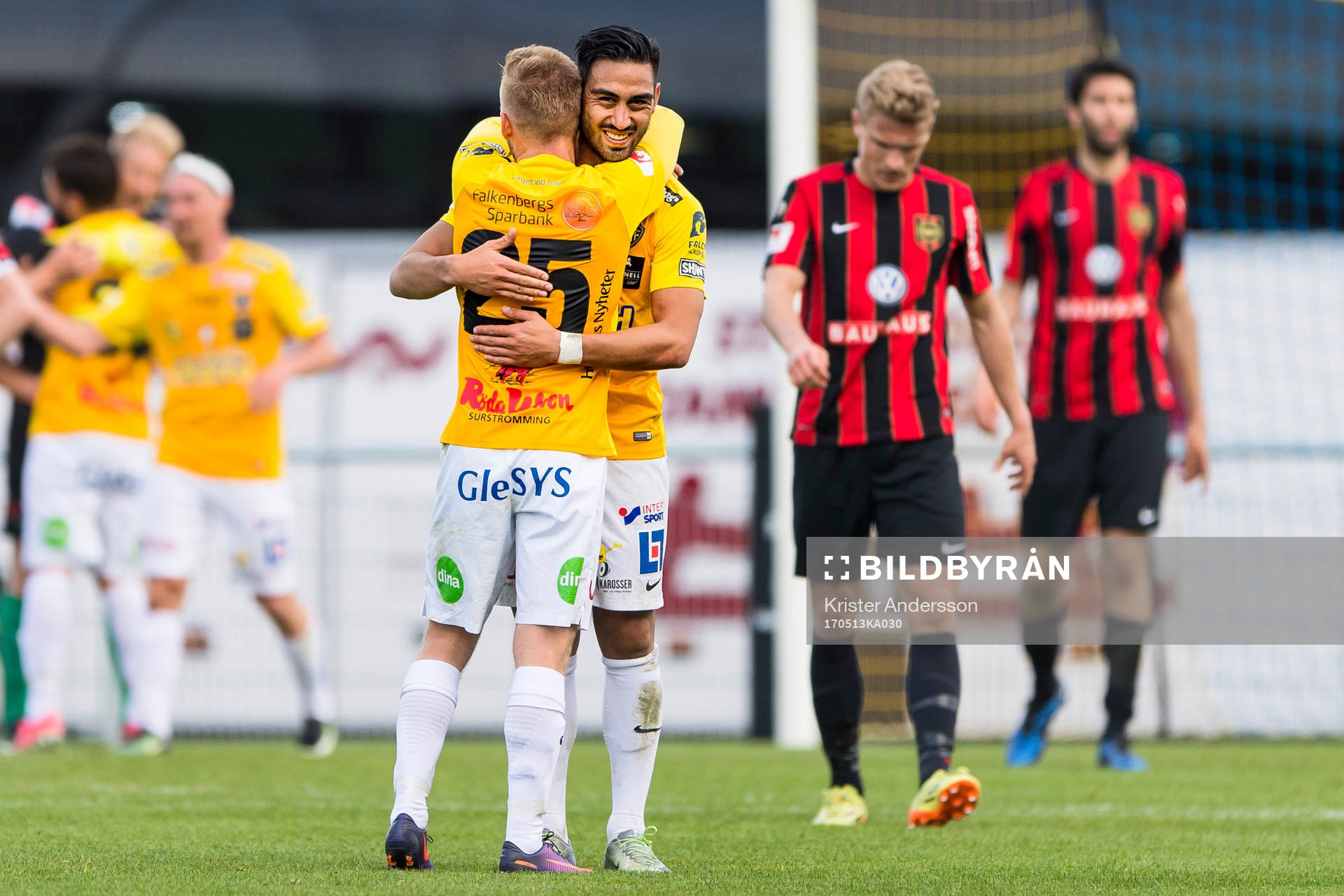 Falkenbergs Tobias Englund och Amin Nazari jublar