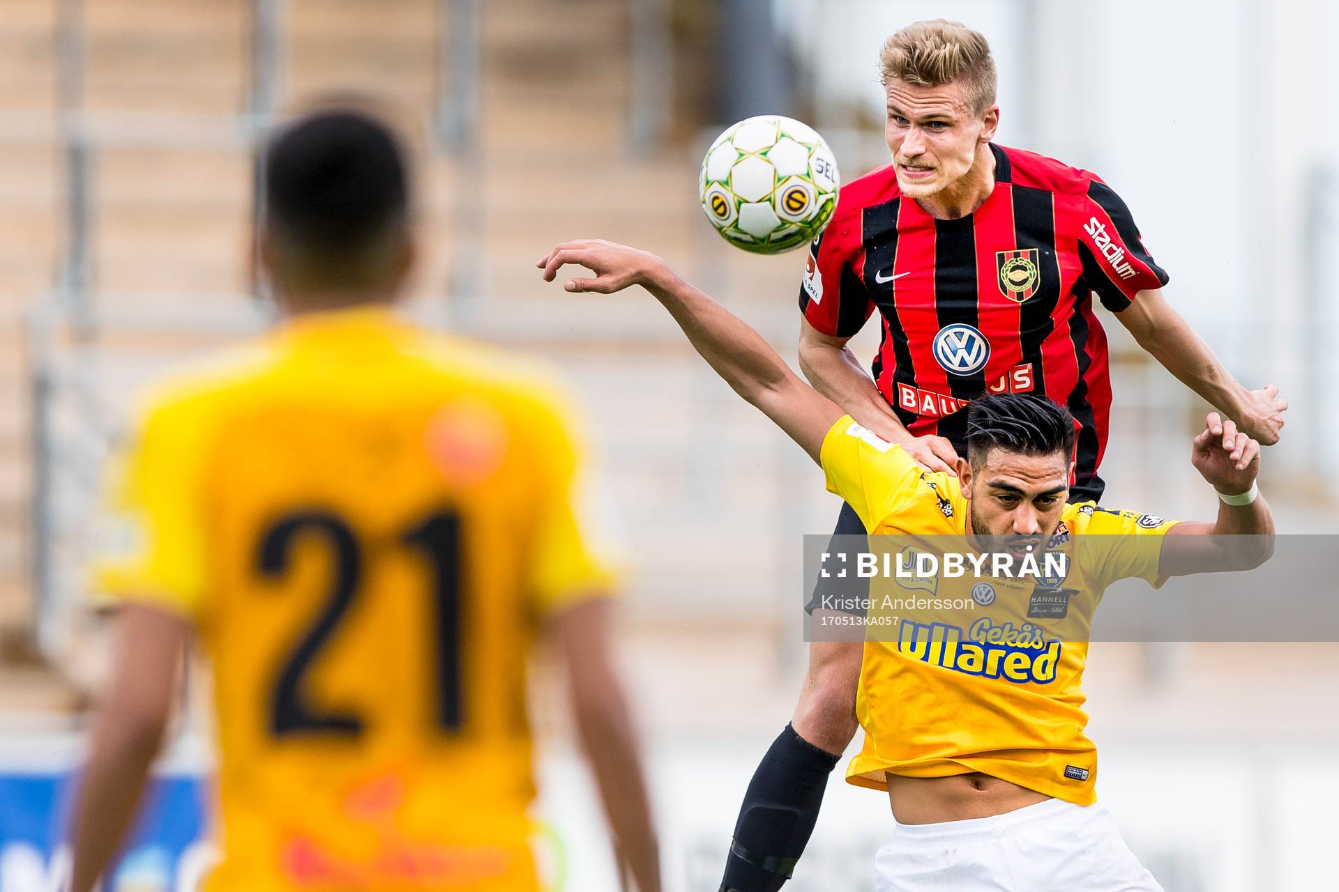 Brommapojkarnas Carl Starfelt och Falkenbergs Amin Nazari