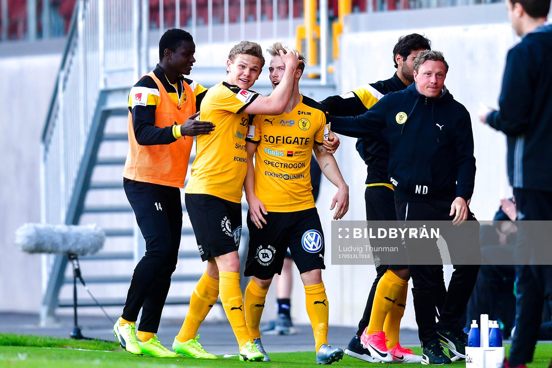 Frejs Pontus Åsbrink jublar