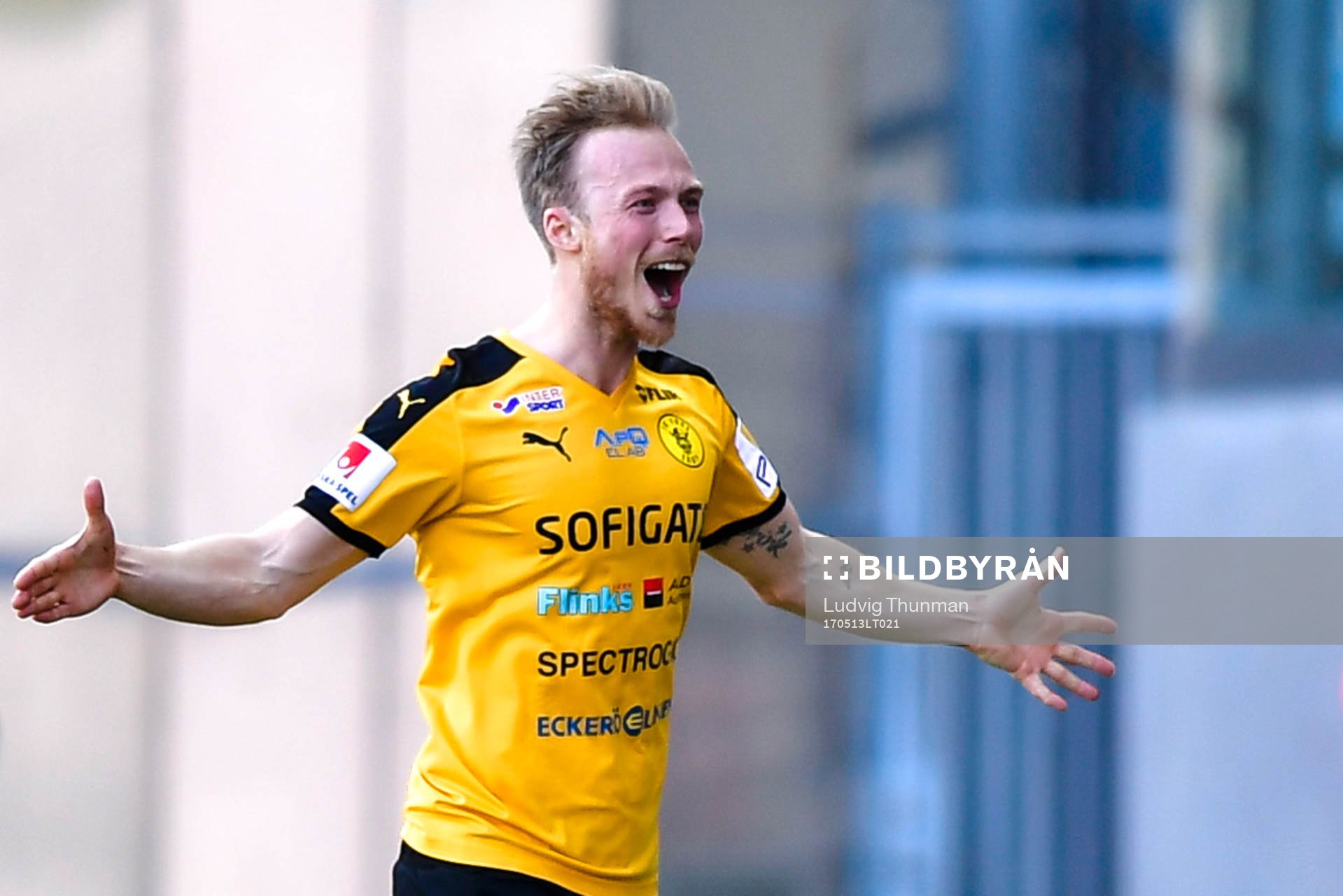 Frejs Pontus Åsbrink jublar