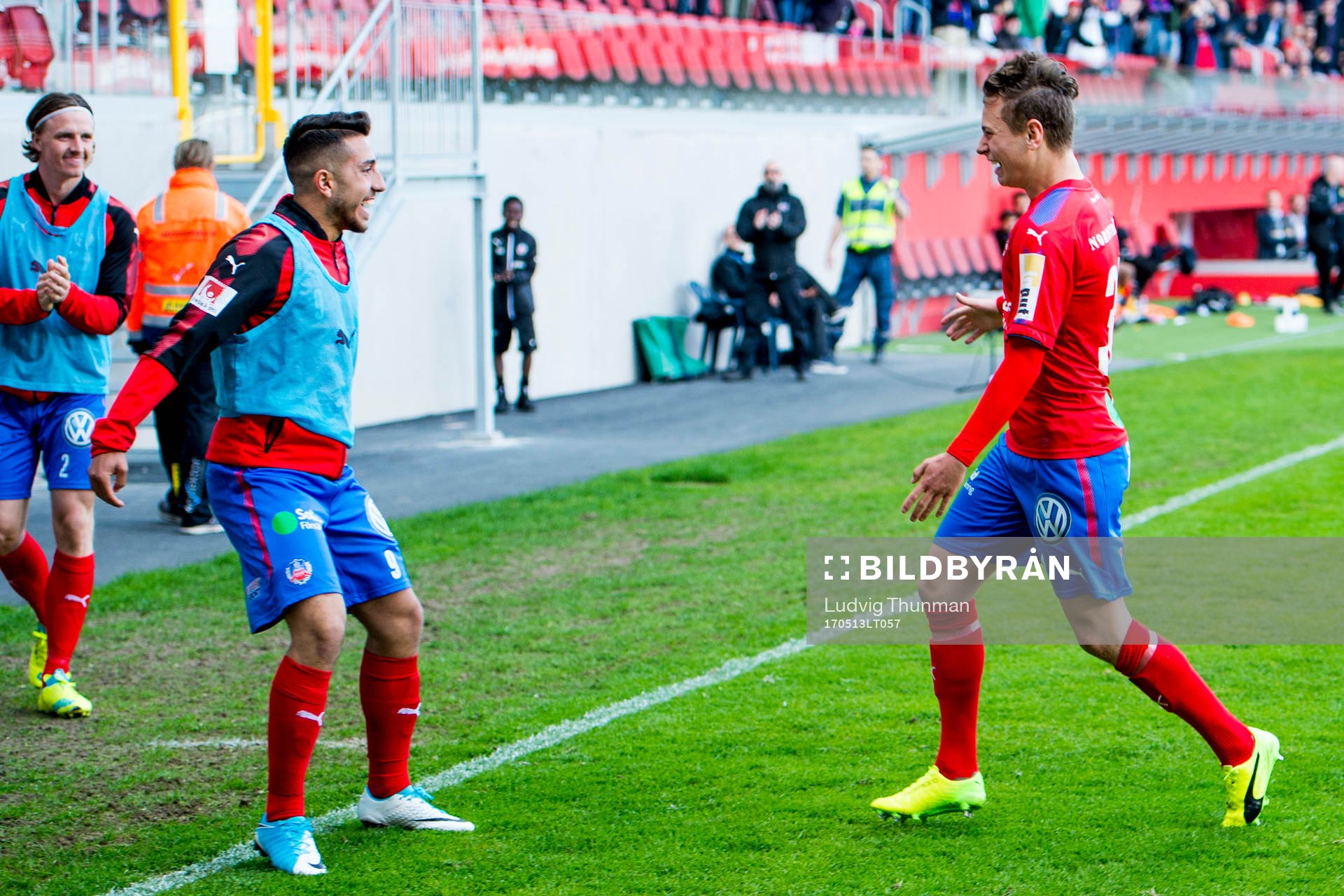 Helsingborgs Moustafa Zeidan jublar med Alex Timossi