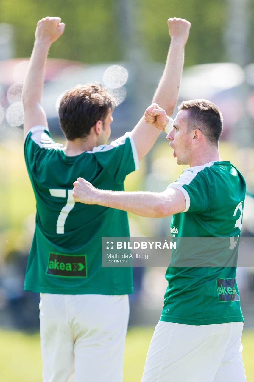 Glumslövs David Panojevic och Mladen Jagodic jublar