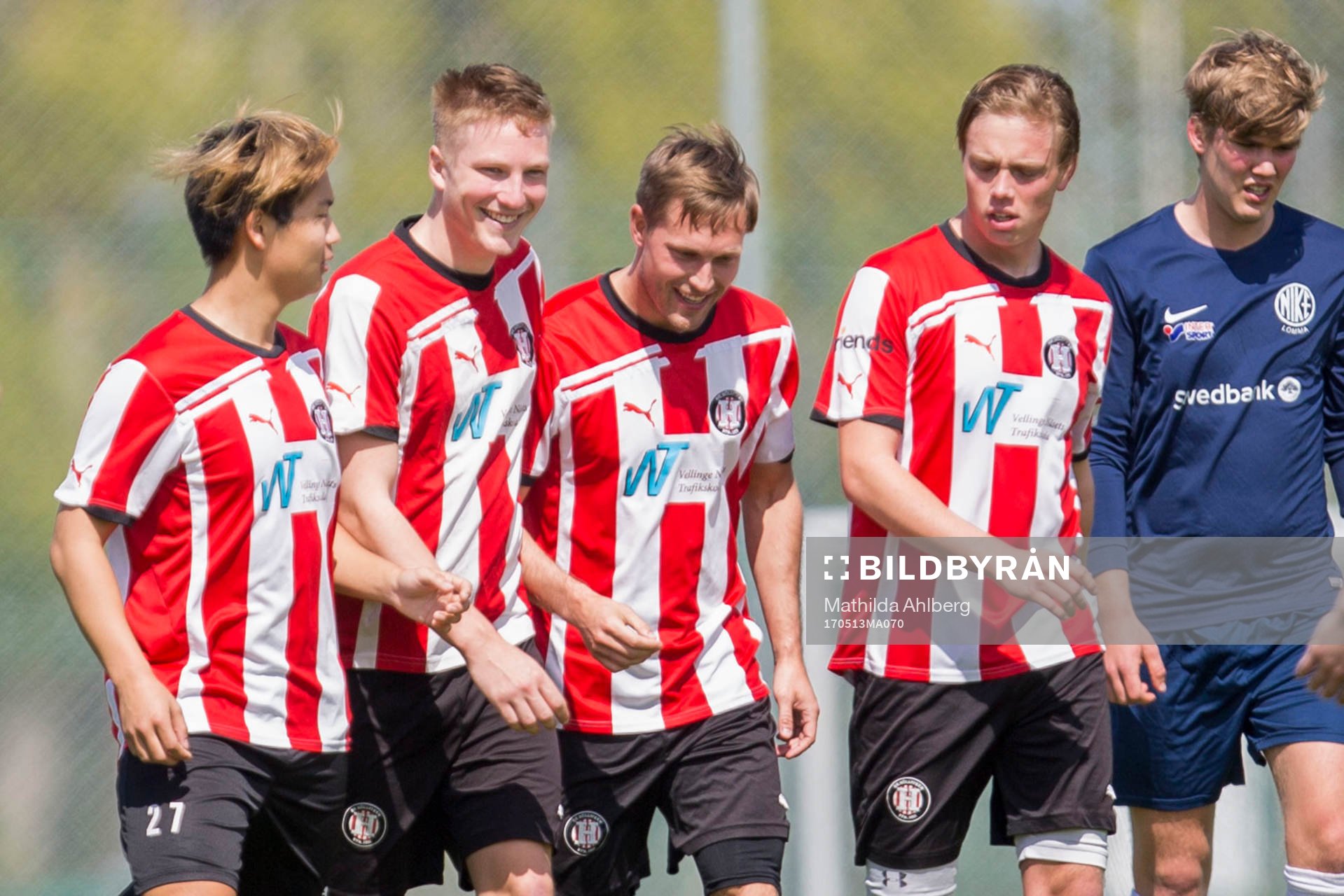 Höllvikens spelare jublar