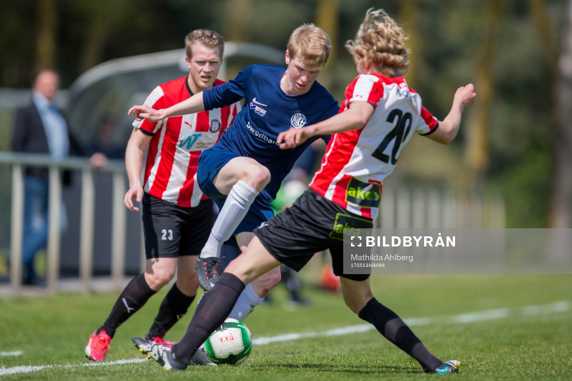 Nikes John Henriksson i duell
