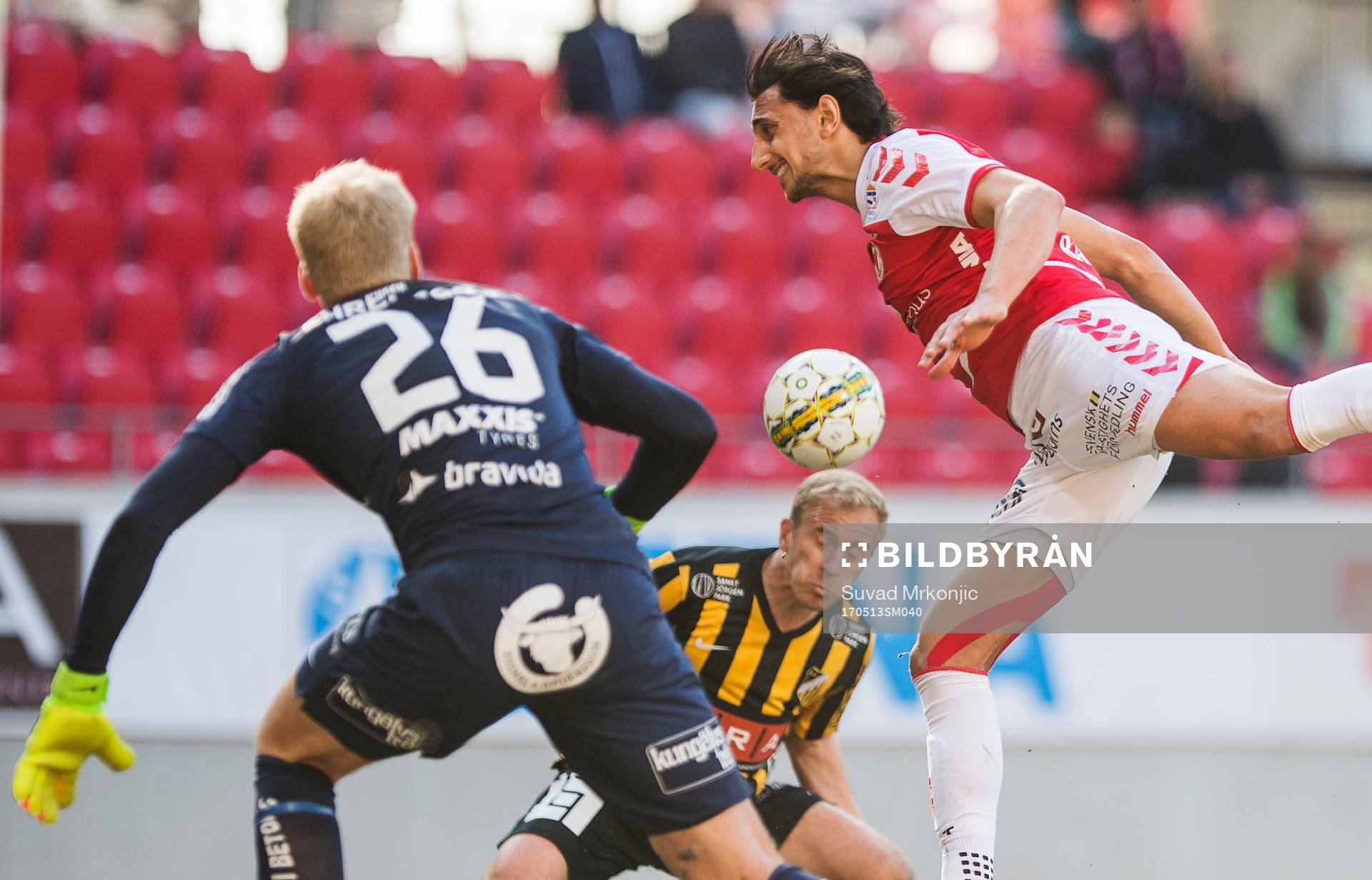 Kalmars Mahmoud Eid  och Häckens målvakt Peter Abrahamsson