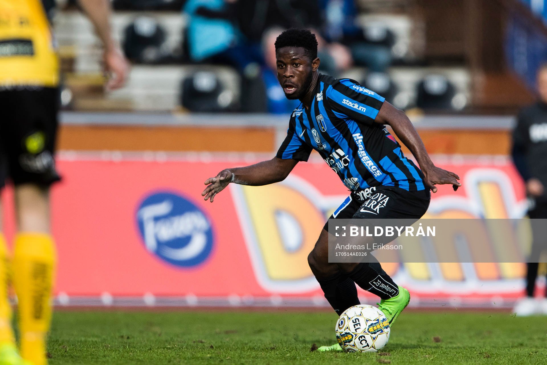 Sirius Kingsley Kofi Sarfo med bollen