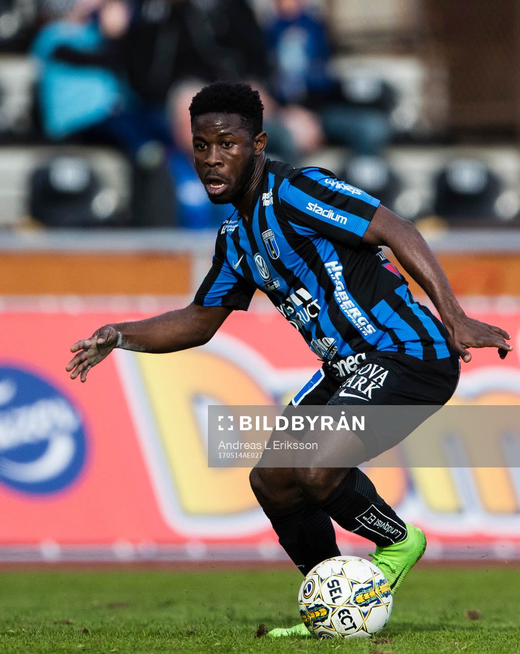 Sirius Kingsley Kofi Sarfo med bollen