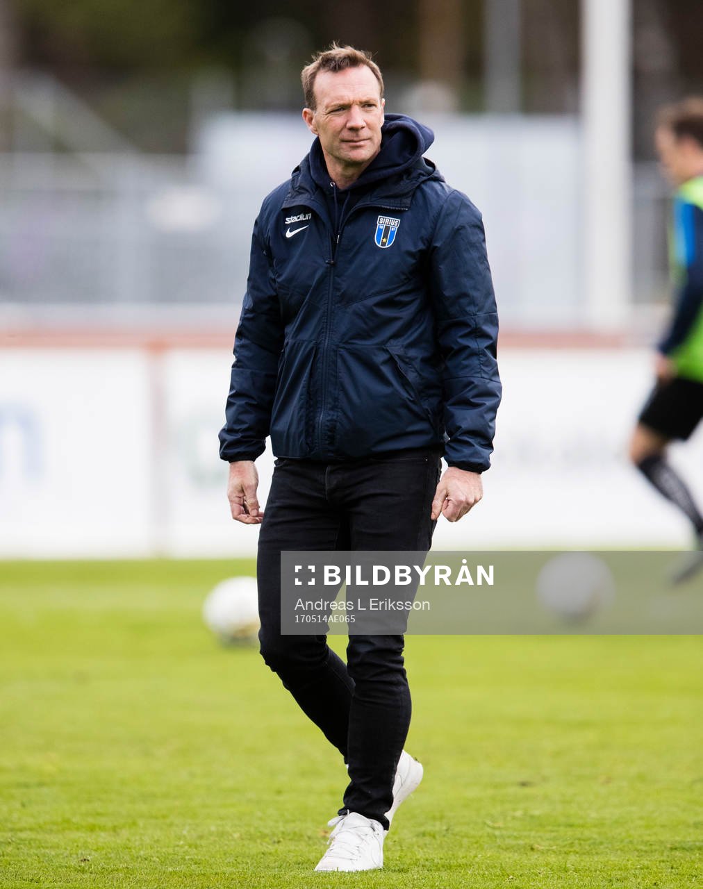 Sirius tränare Kim Bergstrand innan fotbollsmatchen i