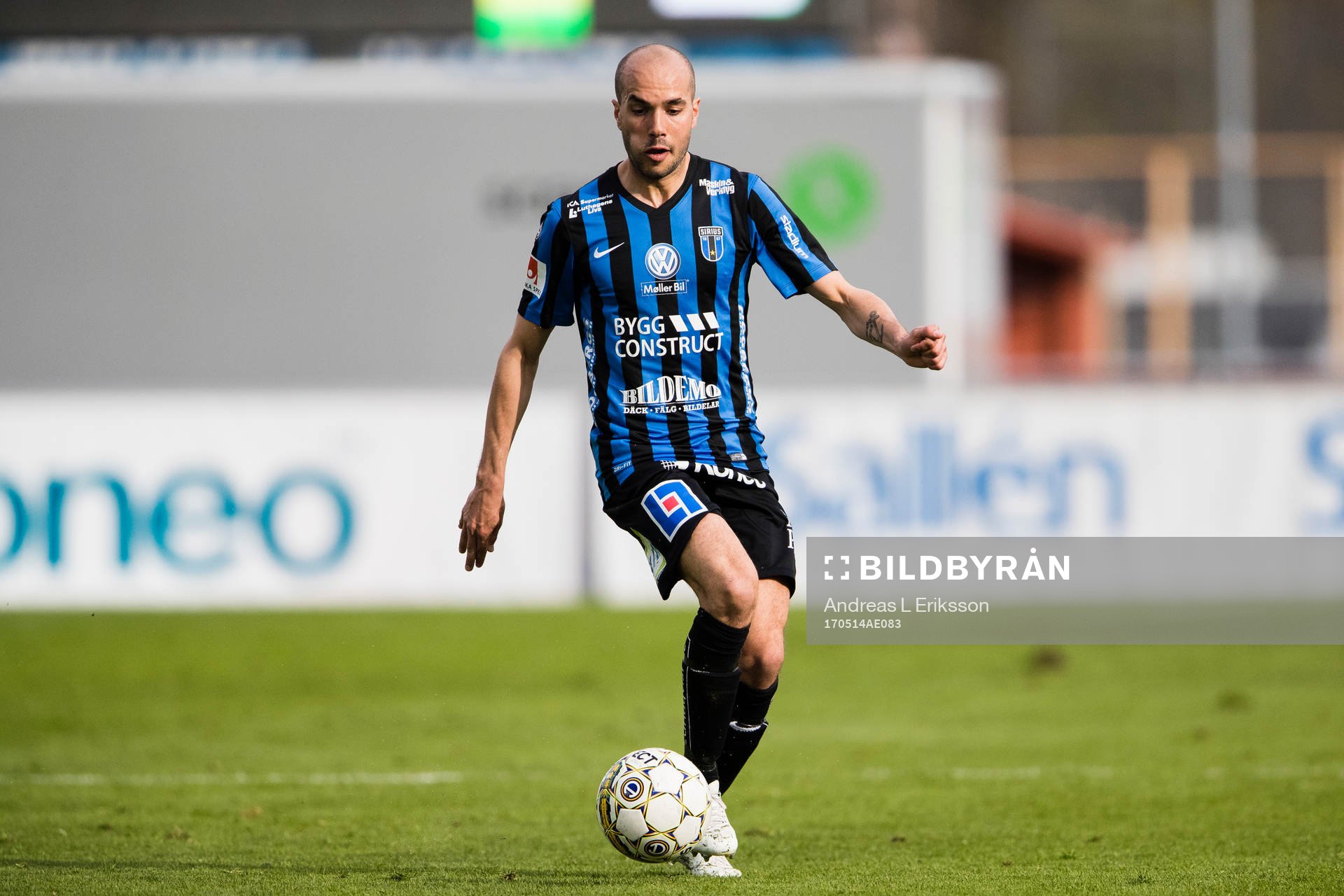 Sirius Karl Larson med bollen