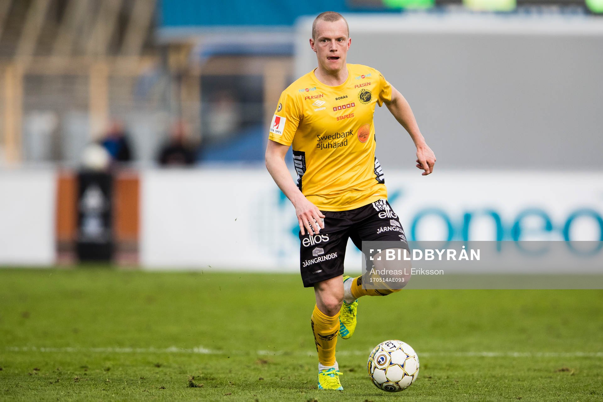 Elfsborgs Daniel Gustavsson med  bollen