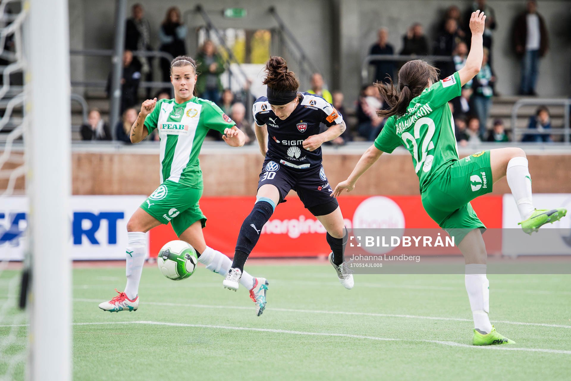 Rosengårds Ella Masar McLeod med en målchans som går