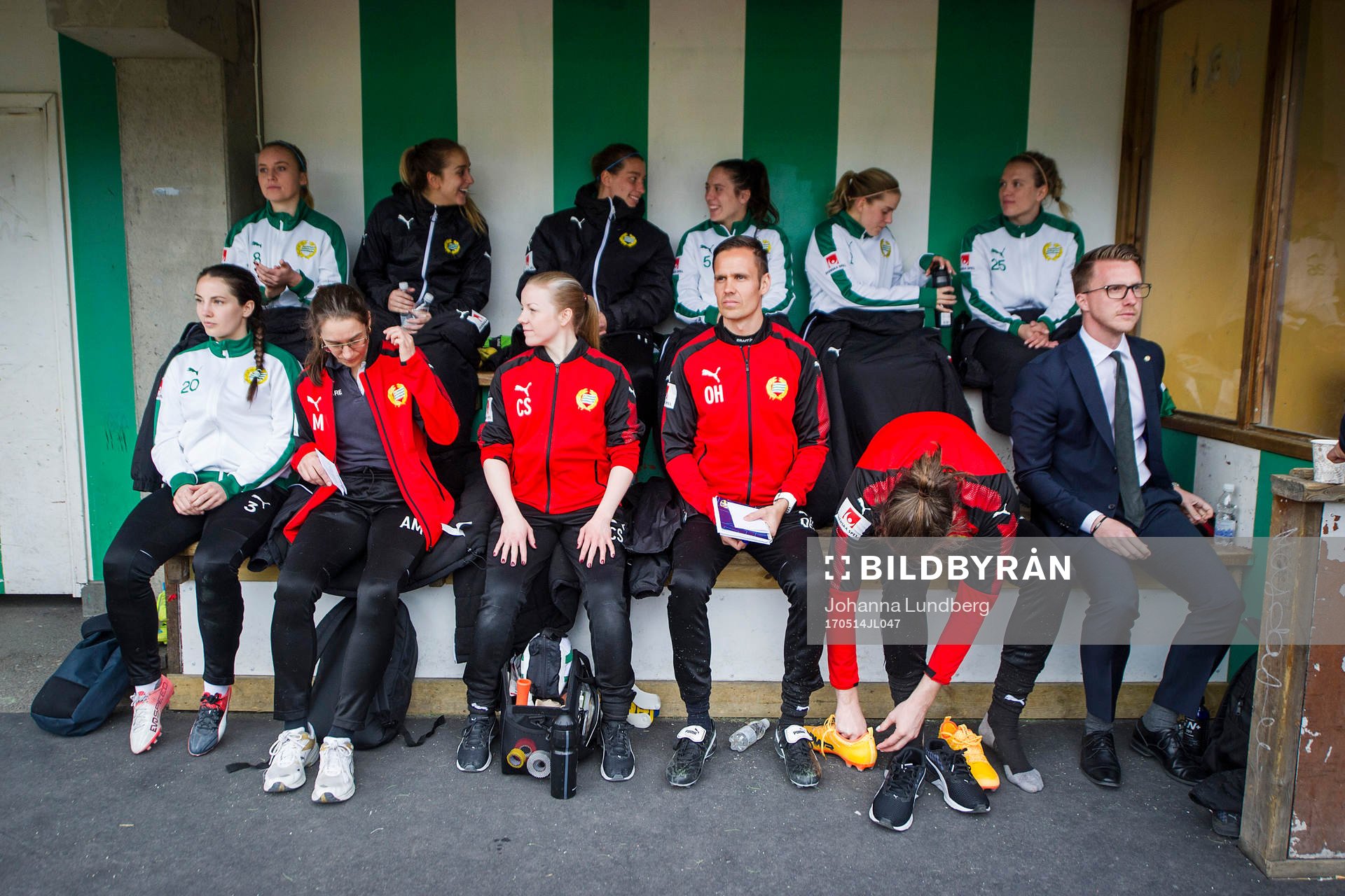 Hammarbys bänk med tränare Olof Unogård