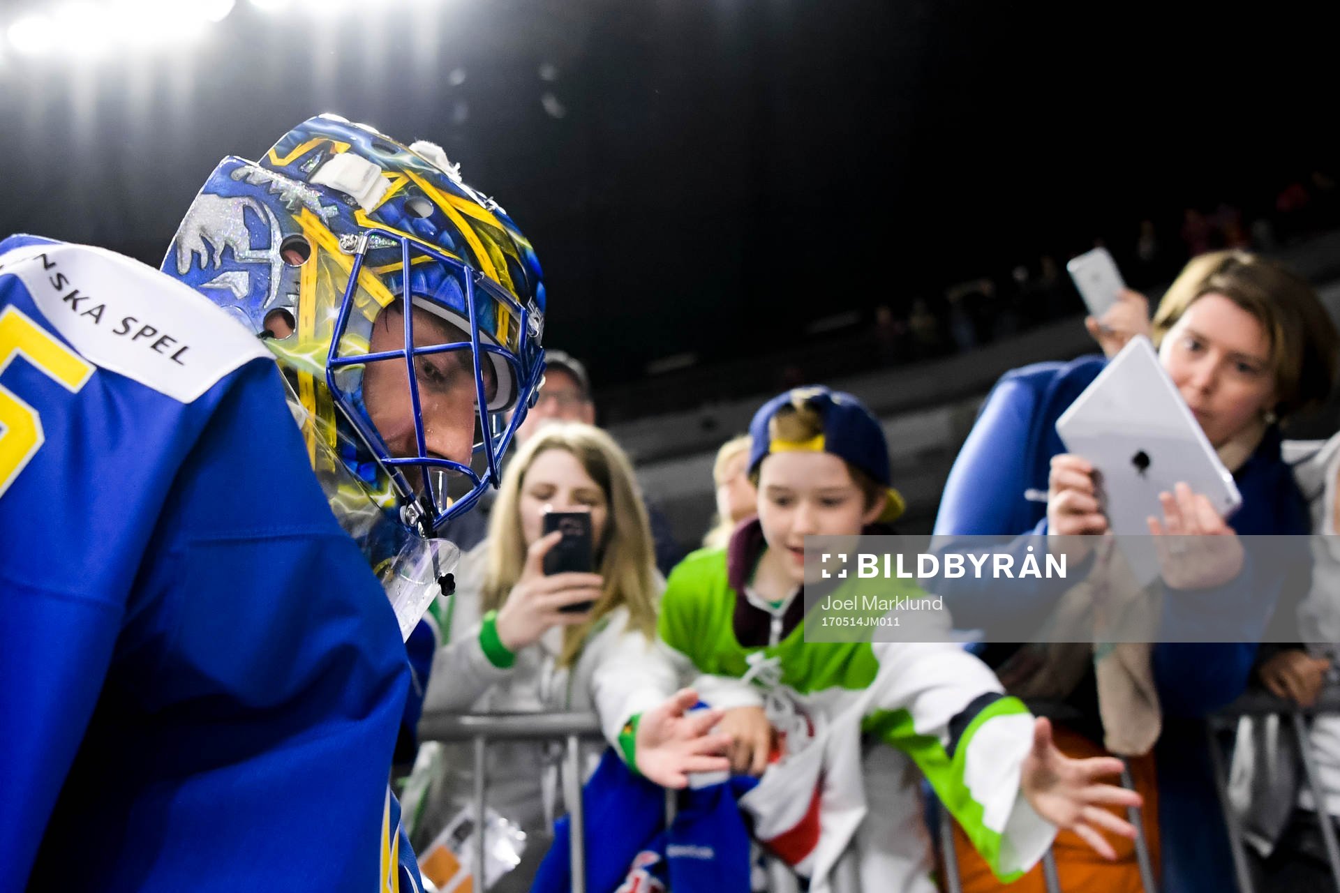 Sveriges målvakt Henrik Lundqvist lämnar isen