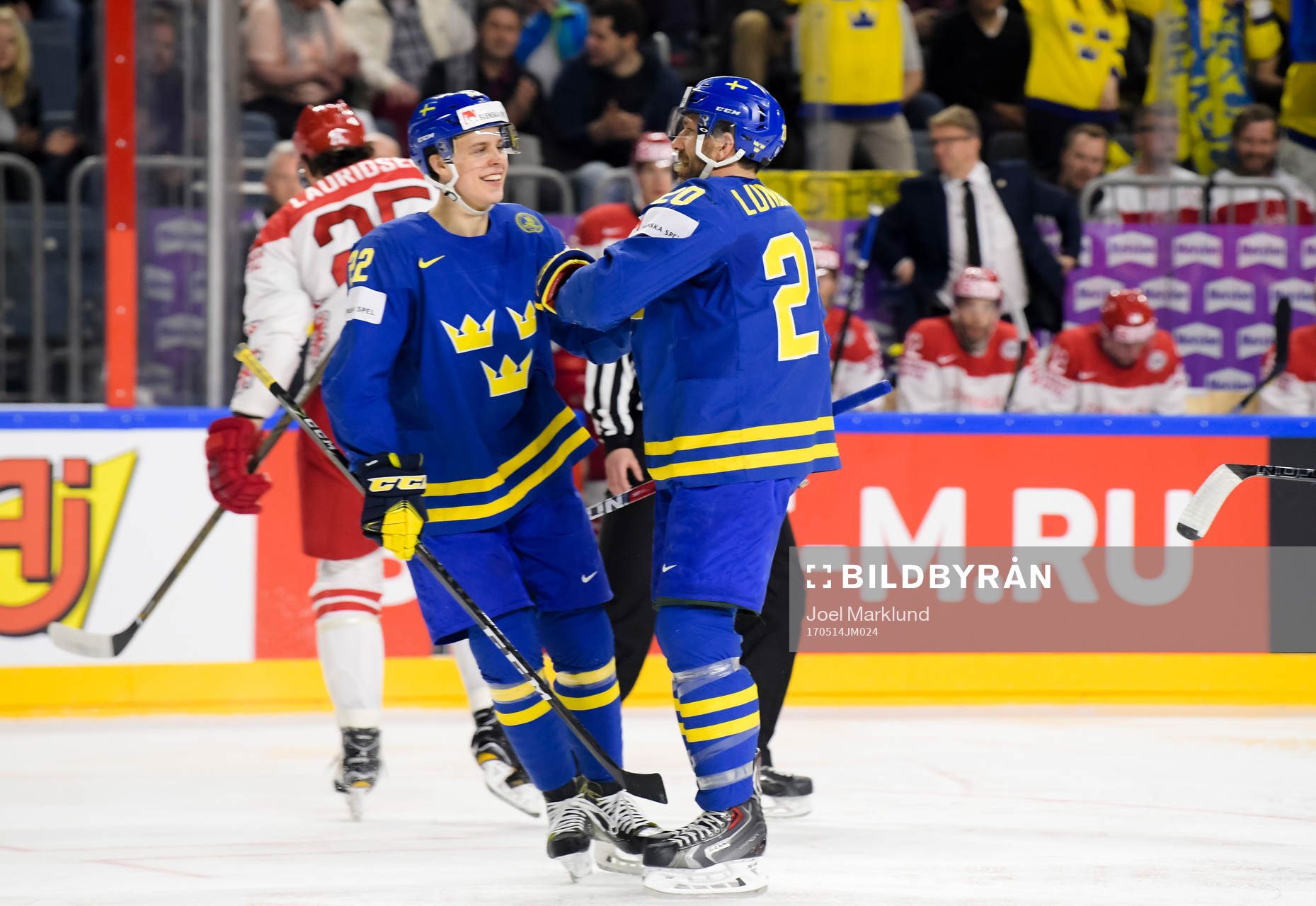 Sveriges Joel Eriksson Ek och Joel Lundqvist jublar