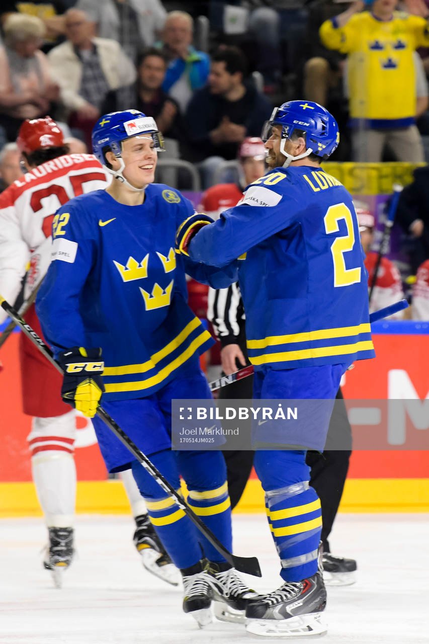 Sveriges Joel Eriksson Ek och Joel Lundqvist jublar