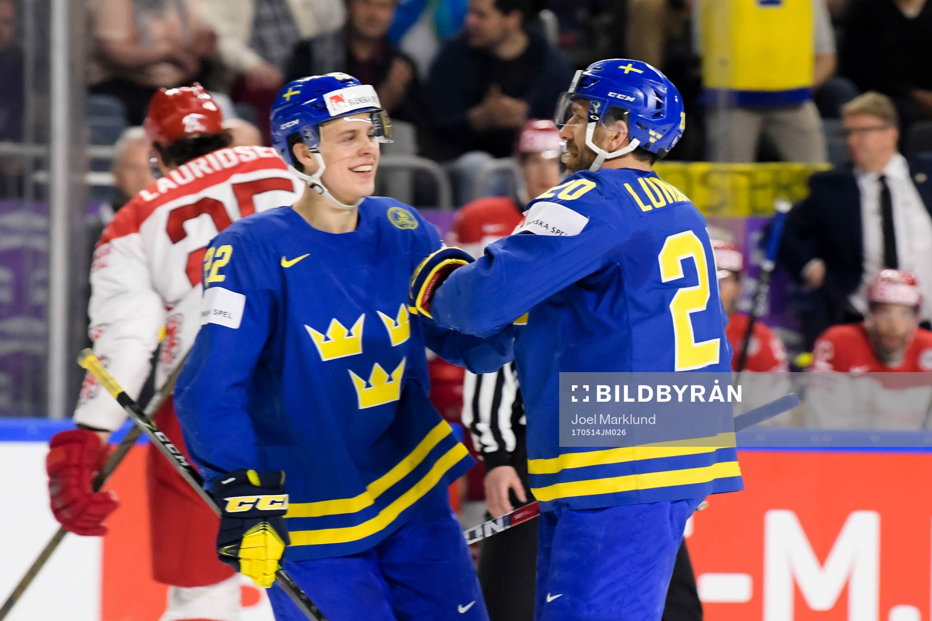 Sveriges Joel Eriksson Ek och Joel Lundqvist jublar