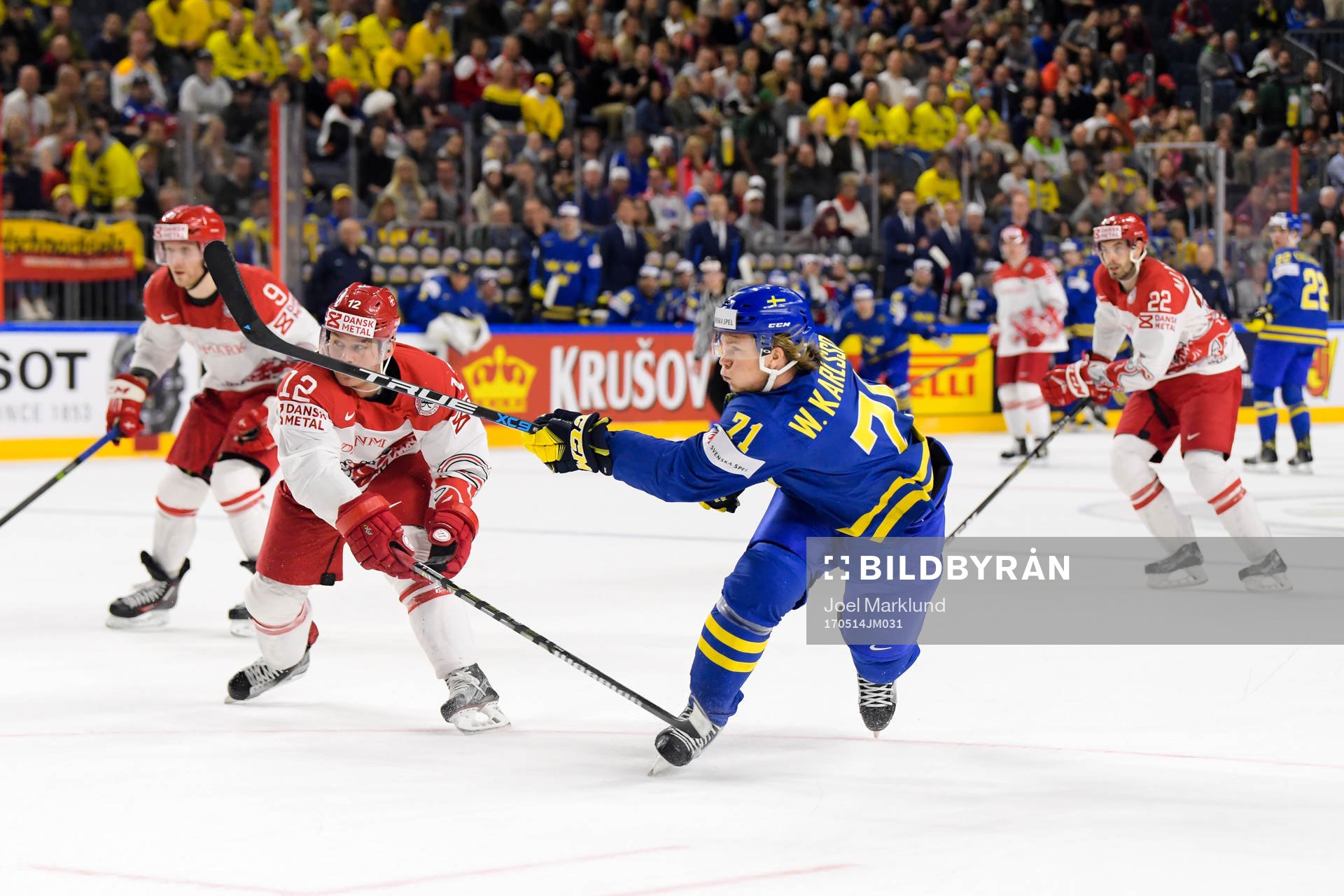 Sveriges William Karlsson provar skott