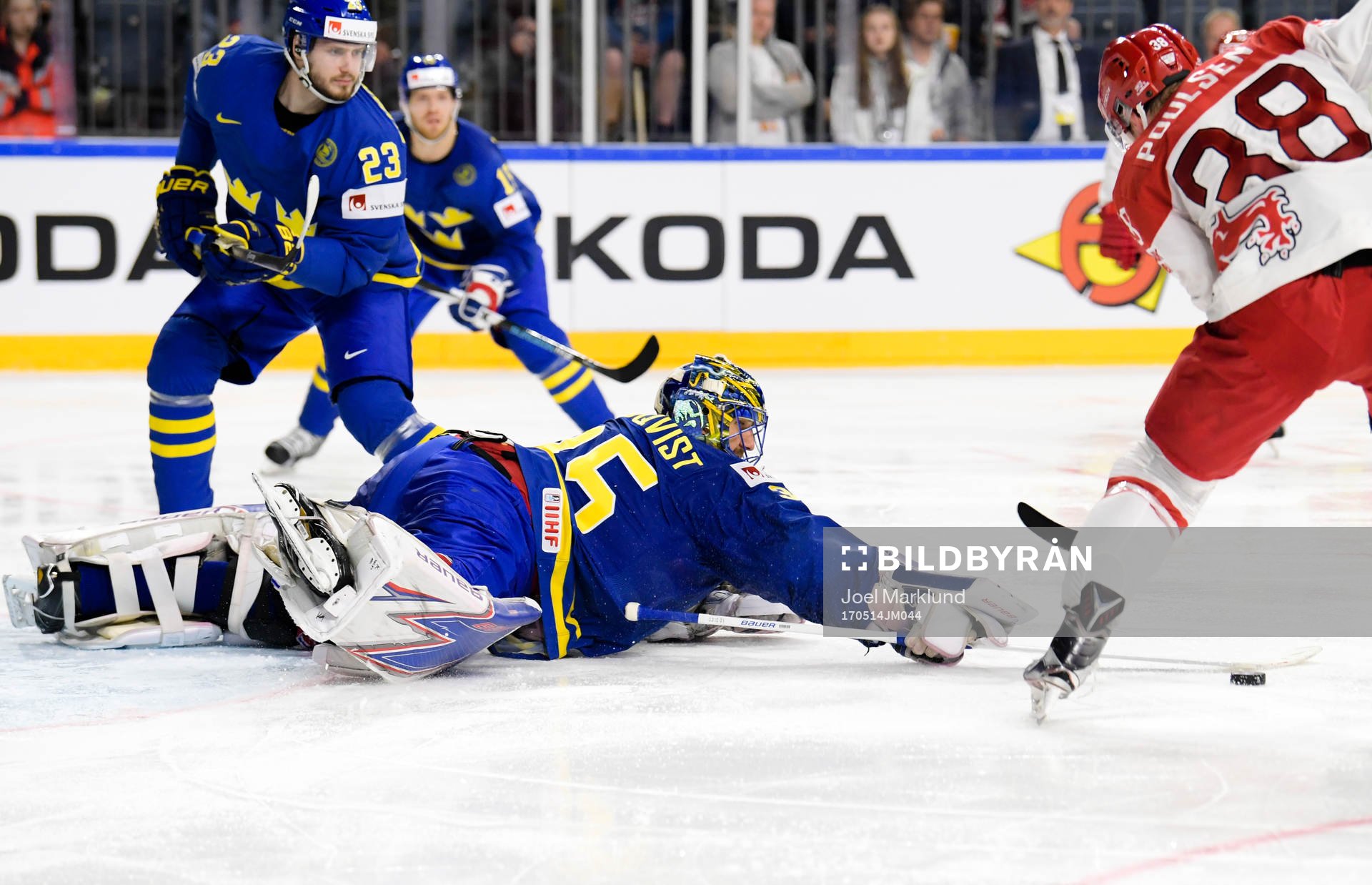 Sveriges Oliver Ekman Larsson och målvakt Henrik Lundqvist