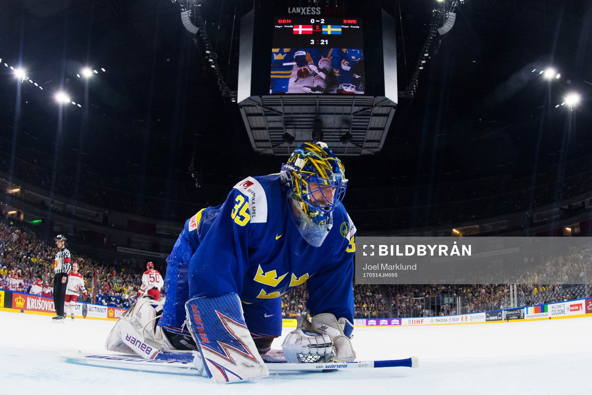 Sveriges målvakt Henrik Lundqvist har ont