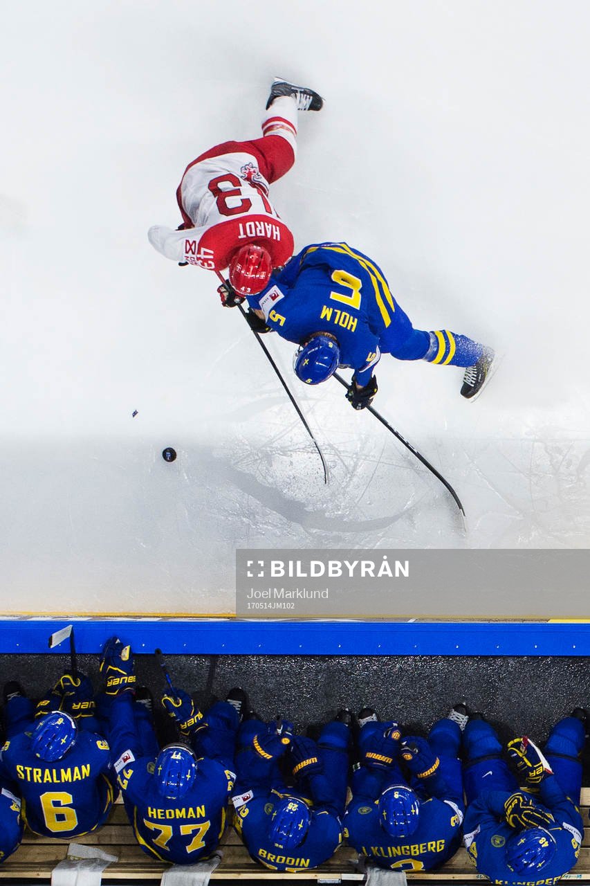 Danmarks Nichlas Hardt och Sveriges Philip Holm kämpar om