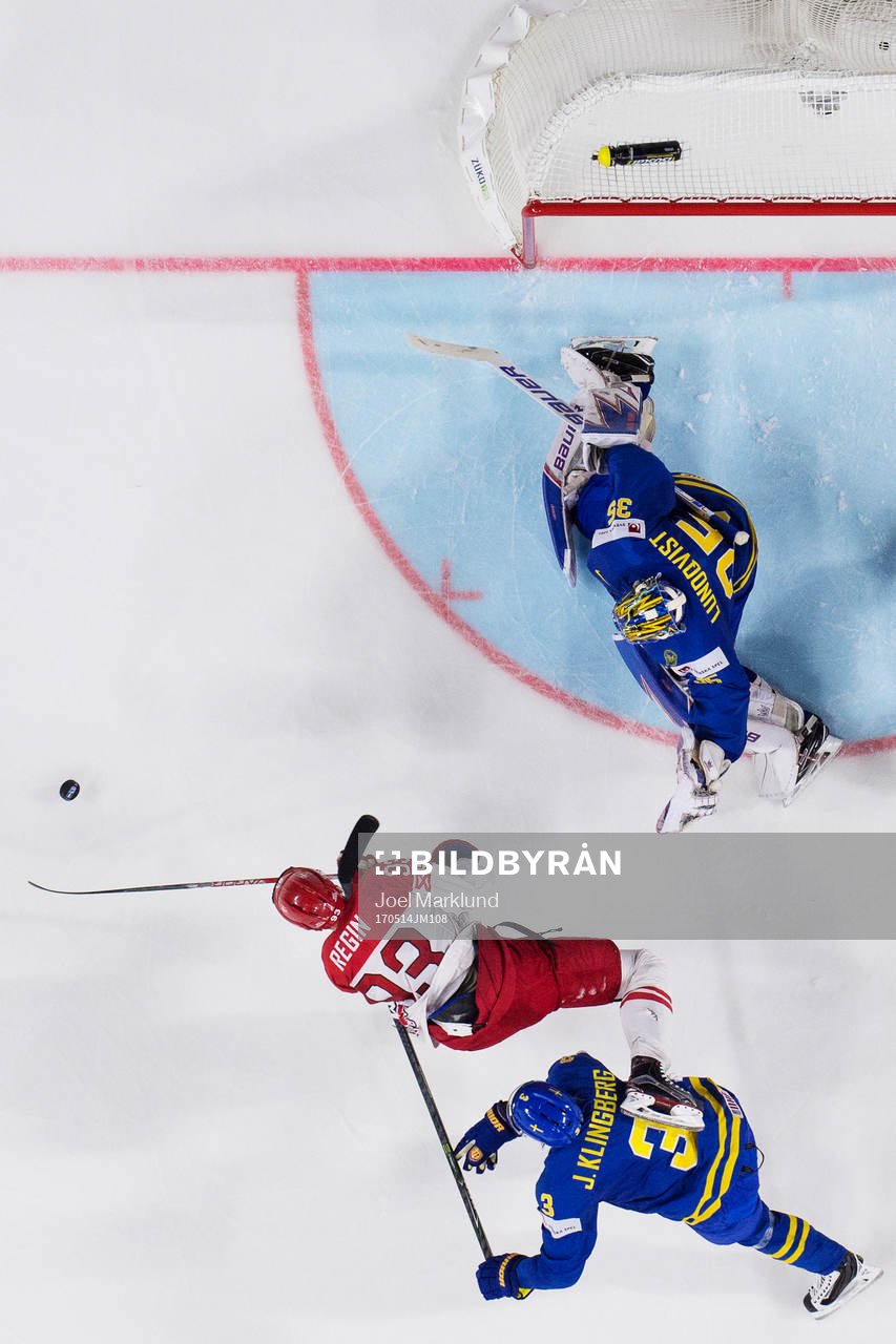 Danmarks Peter Regin utmanar Sveriges John Klingberg och
