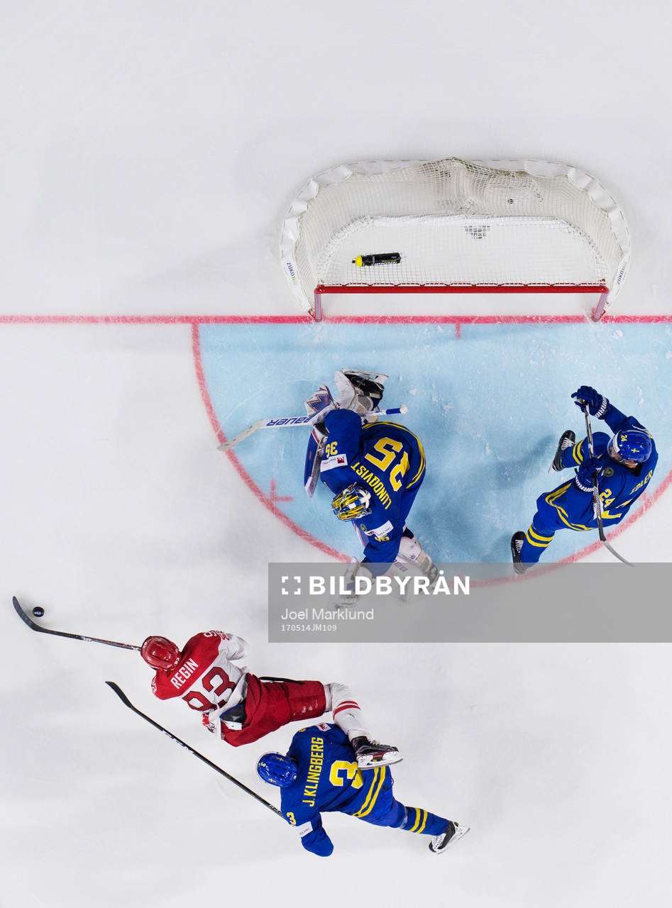 Danmarks Peter Regin utmanar Sveriges John Klingberg,