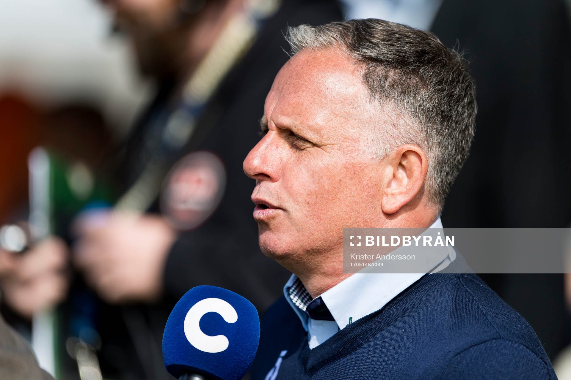 Halmstads tränare Jan Jönsson blir intervjuad av cmore
