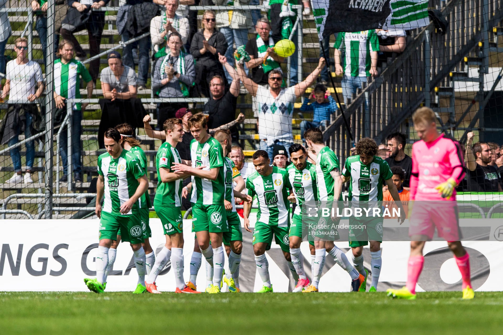 Hammarbys spelare jublar