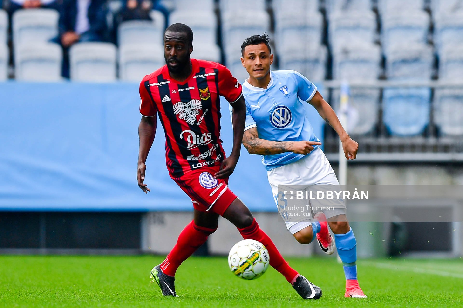 Östersunds Ronald Mukiibi och Malmö FFs Yoshimar Yotún