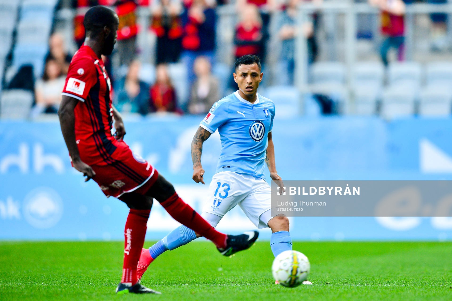 Östersunds Ronald Mukiibi och Malmö FFs Yoshimar Yotún