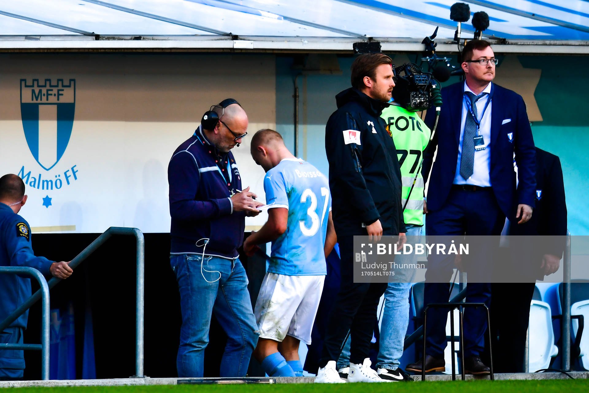 Malmö FFs Franz Brorsson lämnar planen