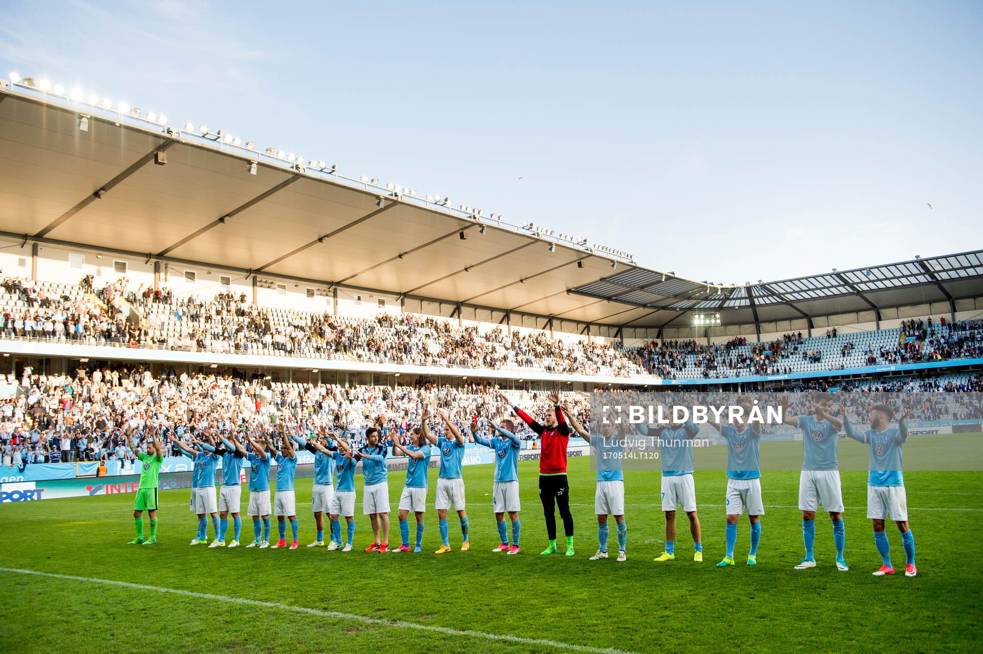 Malmö FFs spelare tackar publiken