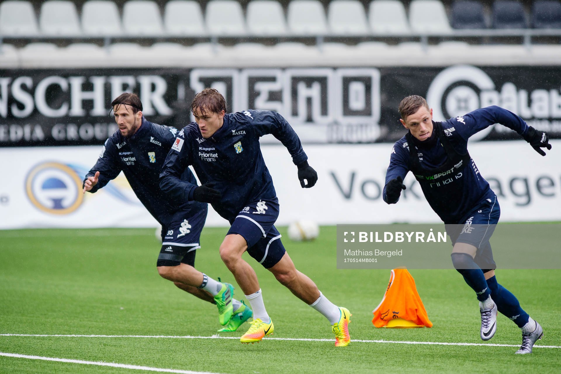 Mattias Bjärsmyr, Thomas Rogne och Sören Rieks under en träning med det allsvenska fotbollslaget IFK Göteborg den 14 maj 2017 i Göteborg.