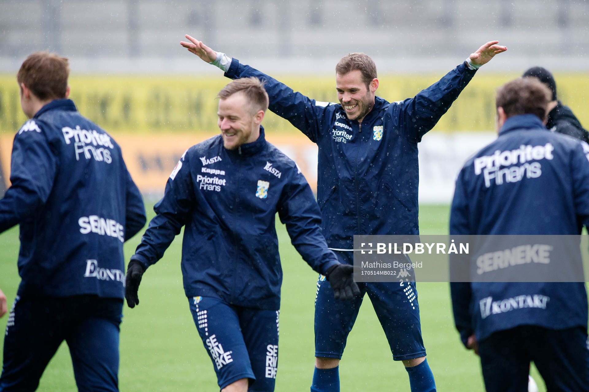 Emil Salomonsson jublar under en träning med det allsvenska fotbollslaget IFK Göteborg den 14 maj 2017 i Göteborg.