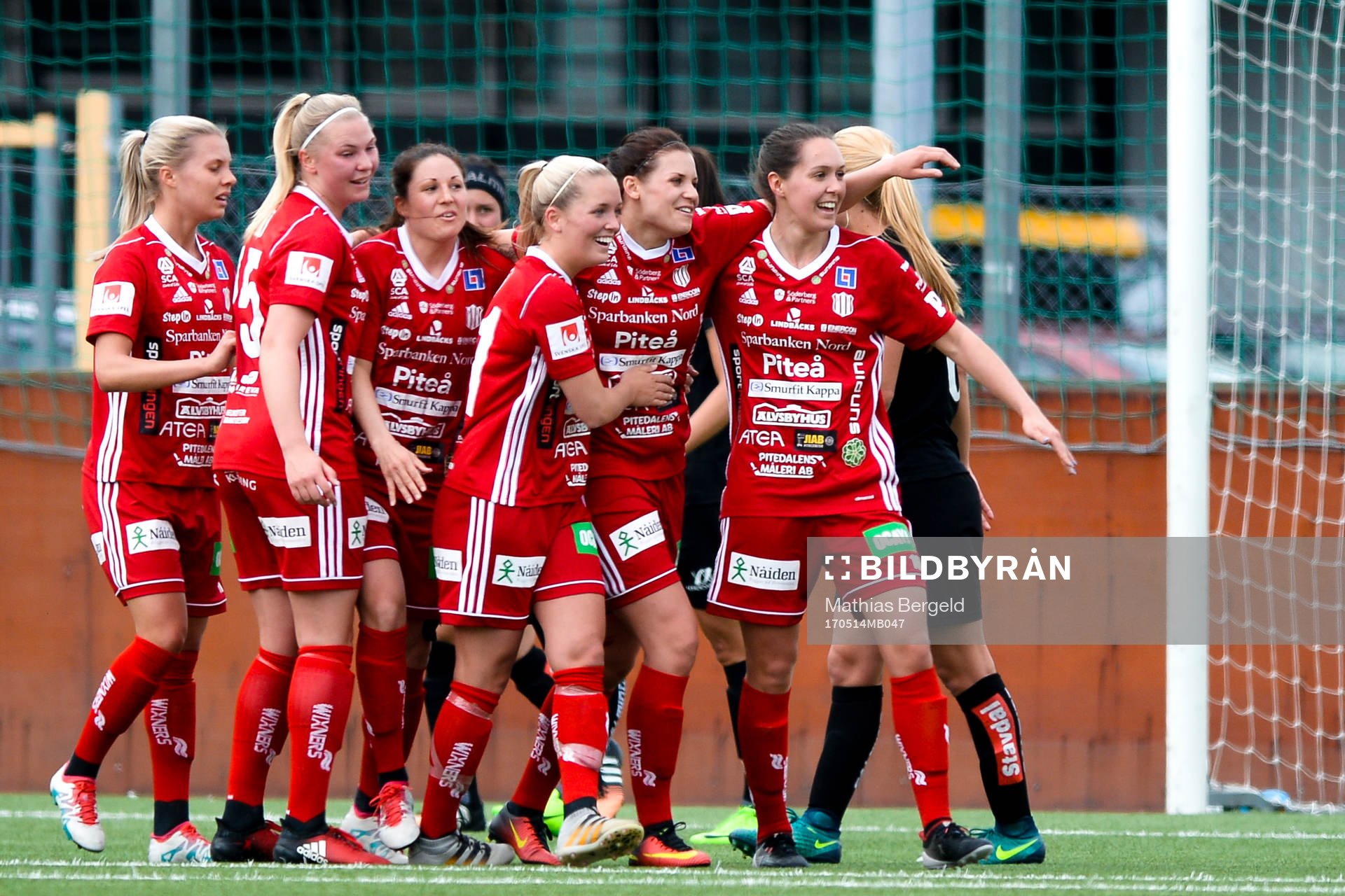 Piteås spelare jublar