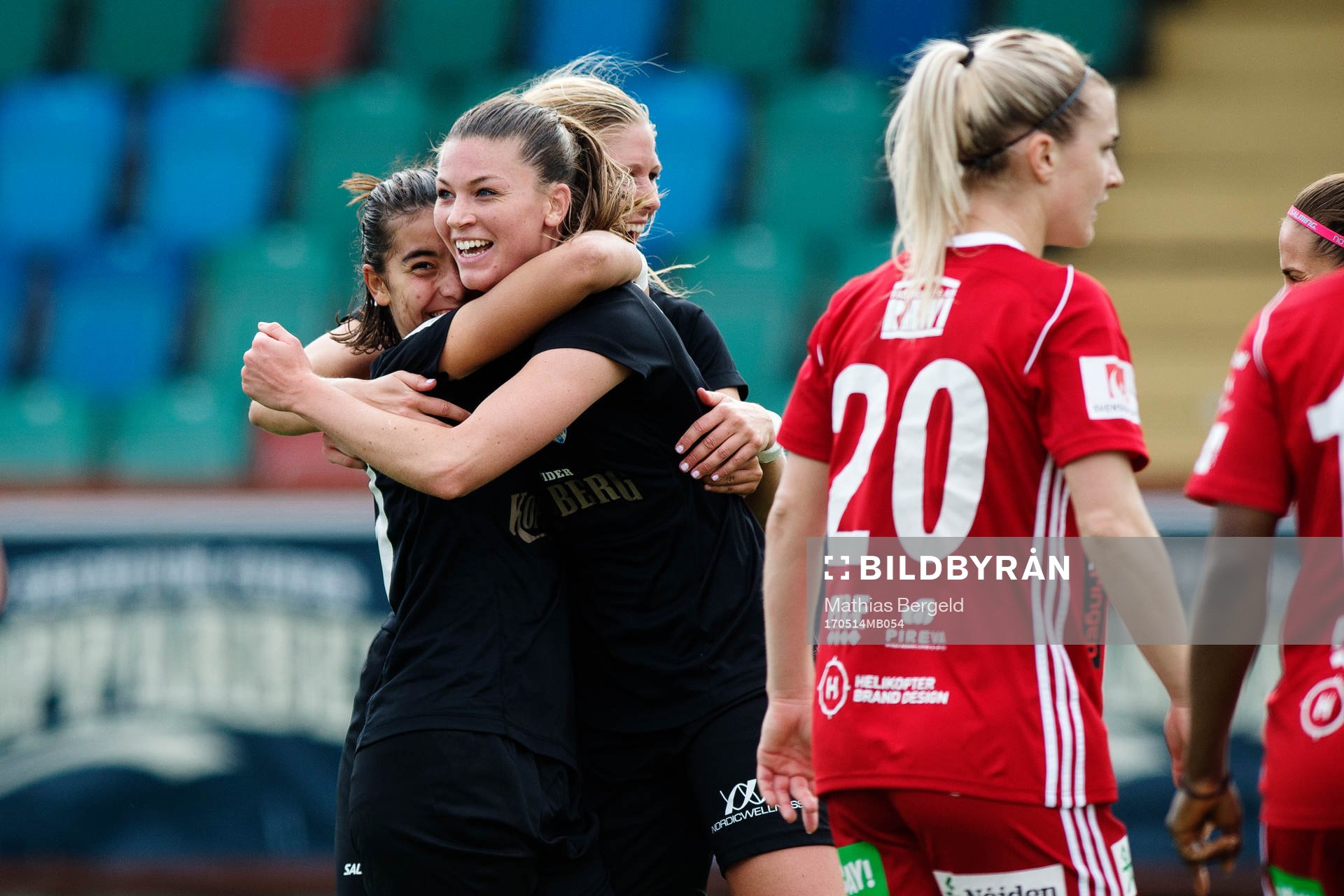 Göteborgs Annahita Zamanian jublar med målskytten till
