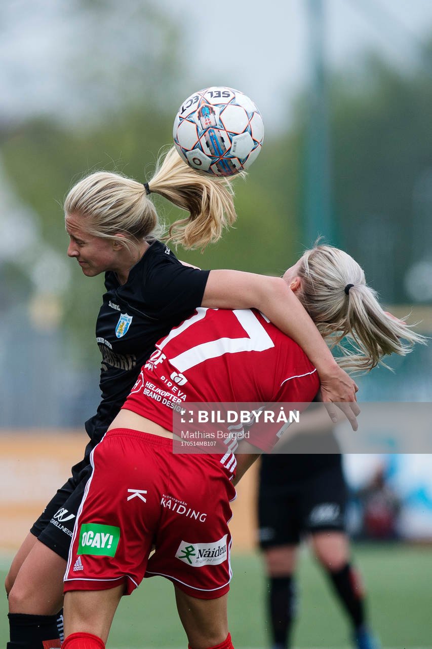 Göteborgs Rebecka Blomqvist  i nickduell med Piteås Lotta