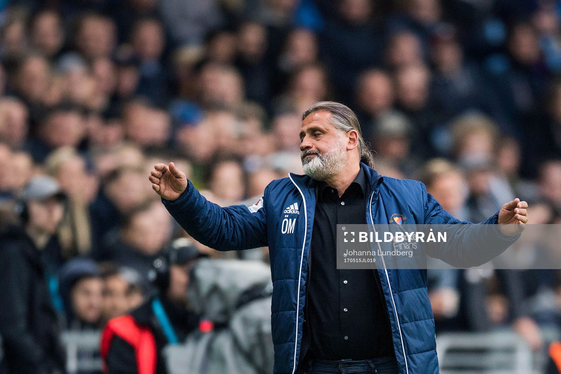 Djurgårdens tränare Özcan Melkemichel deppar