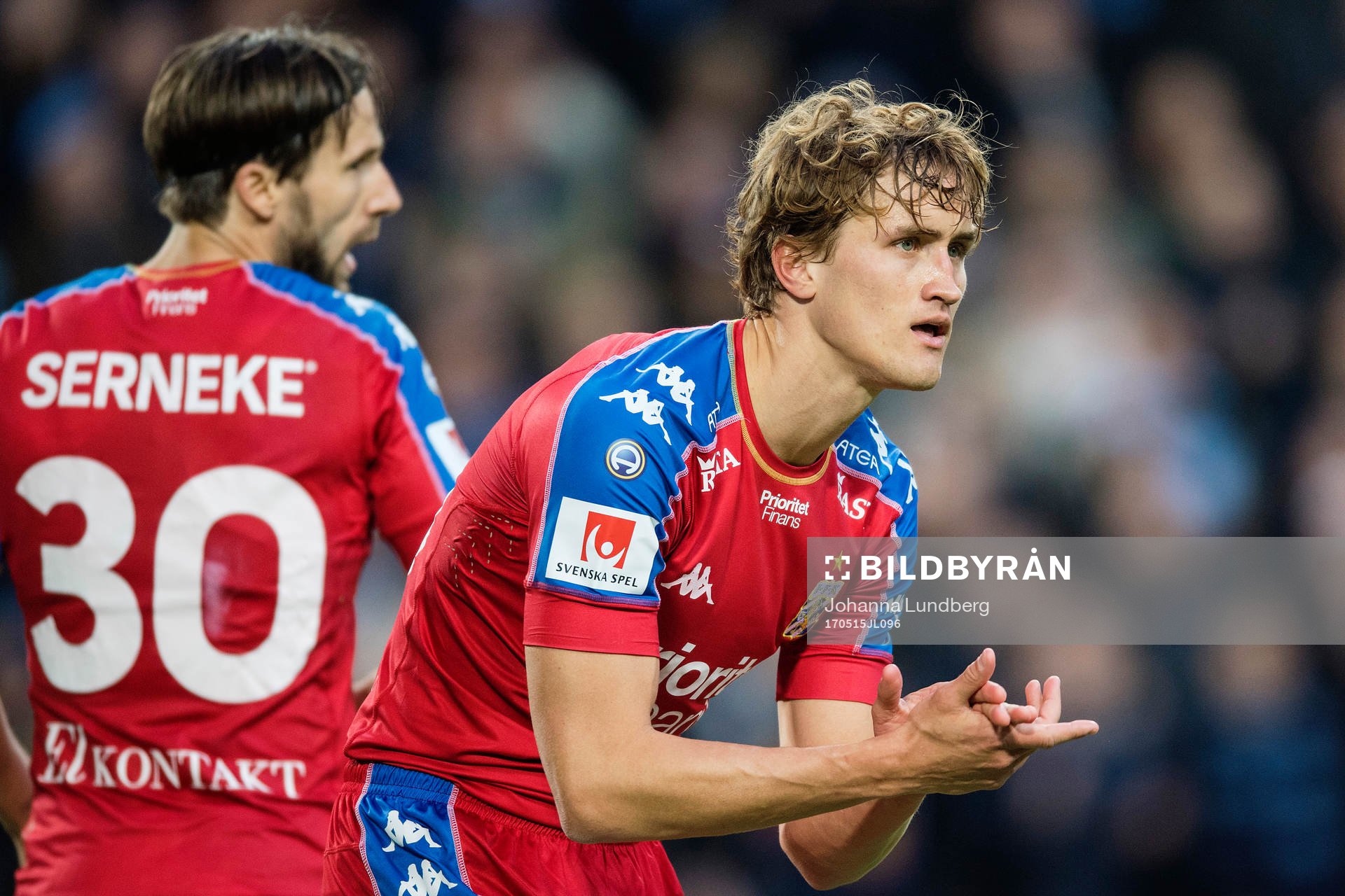 IFK Göteborgs Thomas Rogne peppar igång sina spelare