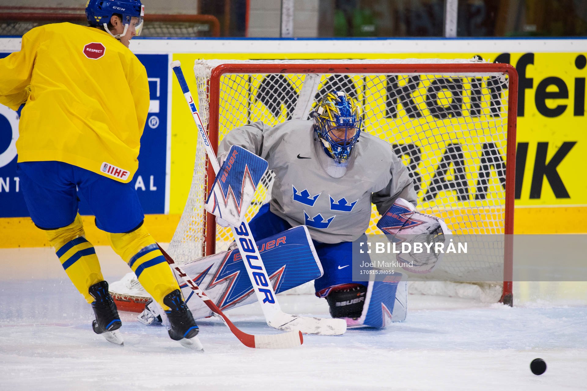 Carl Klingberg och målvakten Henrik Lundqvist på Sveriges